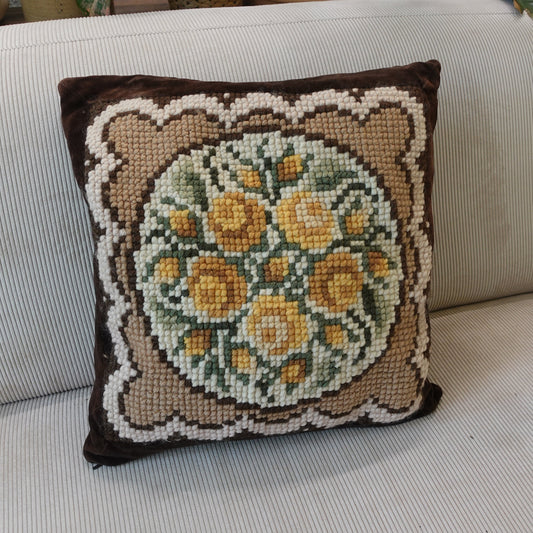 Chocolatebrown Rosen Kissen