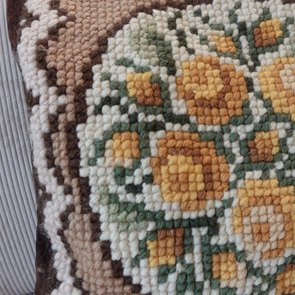 Chocolatebrown Rosen Kissen